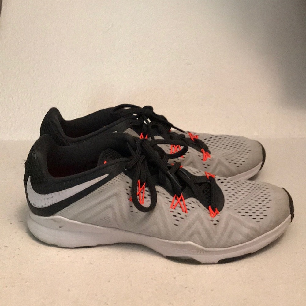 Grey Nike zoom’s, size 9.5
